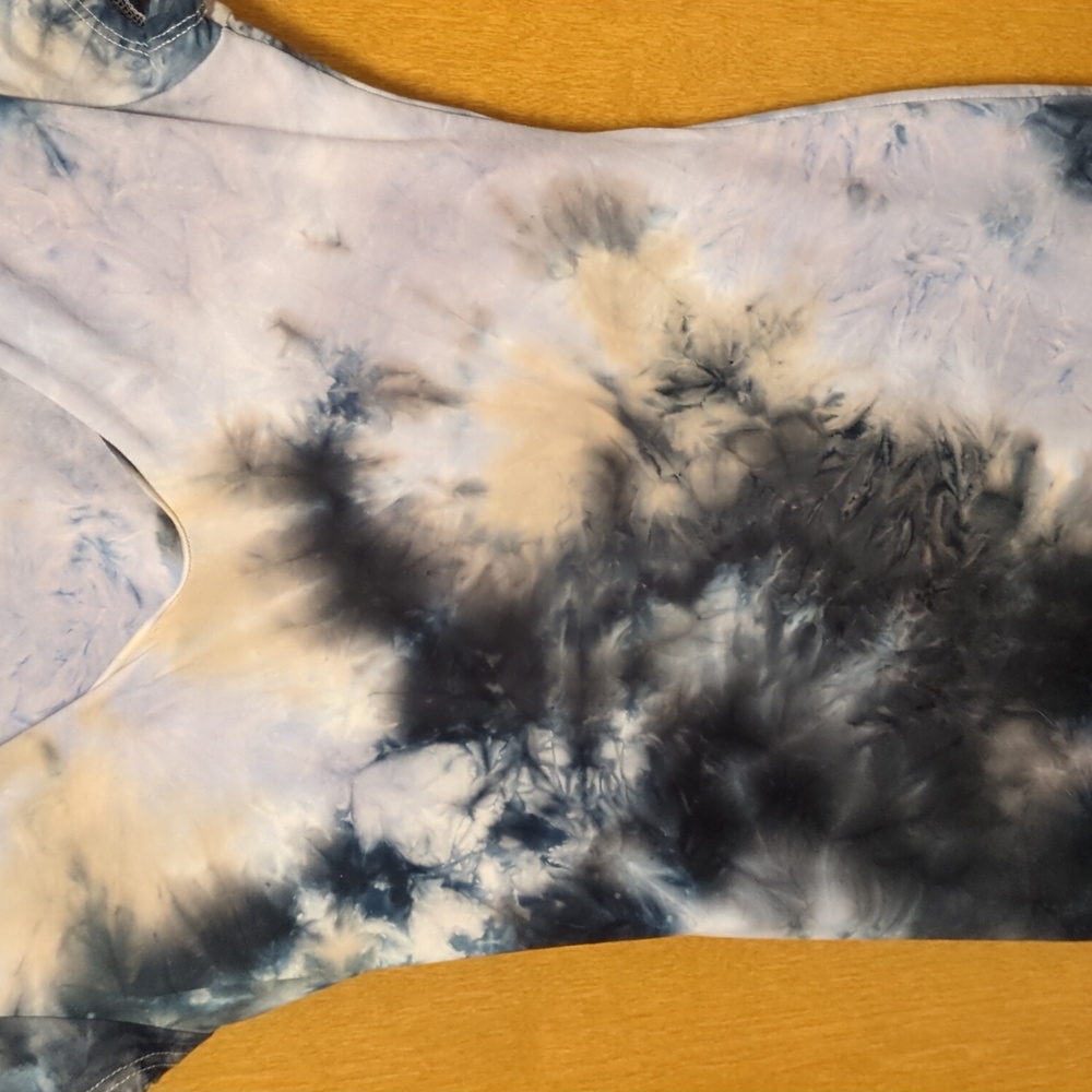 See You Monday Tie-Dye Dress - Body Skimming - Hour Glass - Lightweight - EUC - Picture 4 of 11